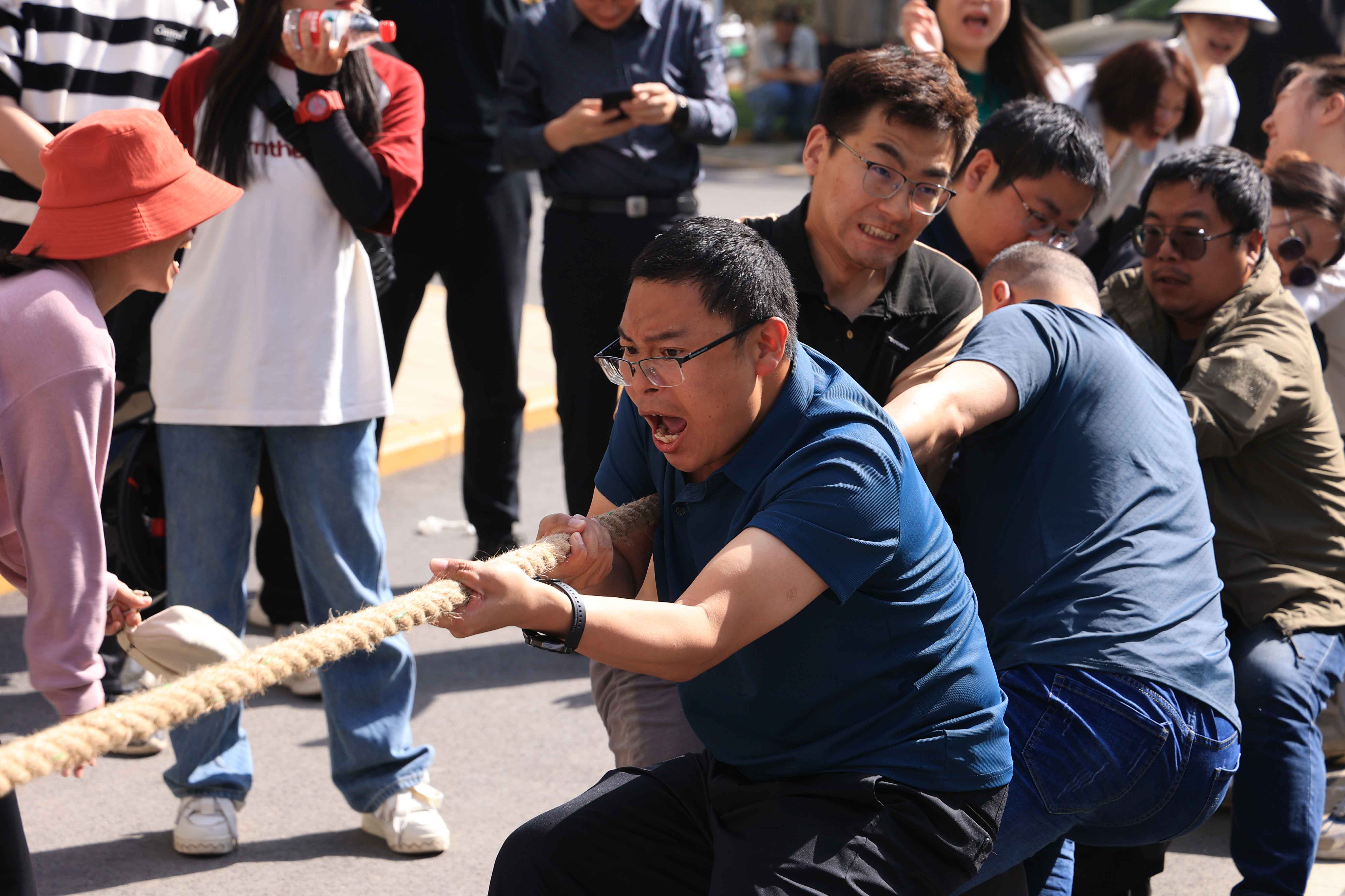 集团打造“奋斗合为·强企有我”主题盛宴 欢庆“五一、五四”双节